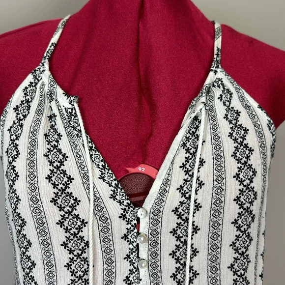 Be Cool flattering embroidered tank vertical stripes front button closure & ties - Picture 2 of 7